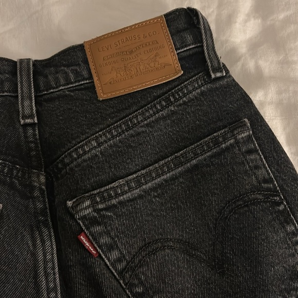 Levi's | Ribcage Straight Ankle in Washed Black | Size 25 - Picture 6 of 6